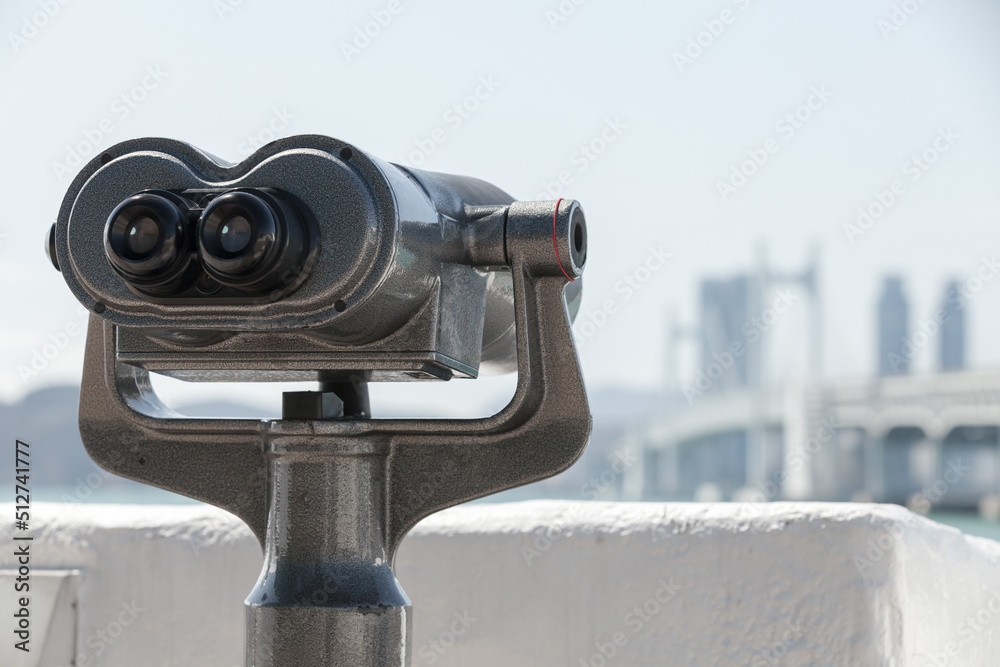 Binocular telescope for tourists mounted in the modern city