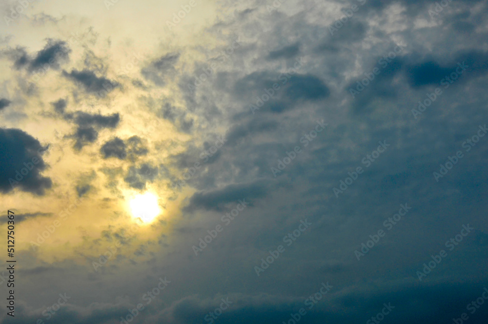 Obraz premium sun ray is go down and amazing dramatic orange cloud