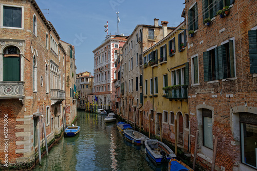 Vue d'ensemble d'un des nombreux canaux de Venise © bobdu11
