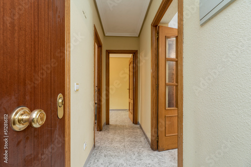 Hallway of a house with light wood carpentry with glass doors and ceramic stoneware floors