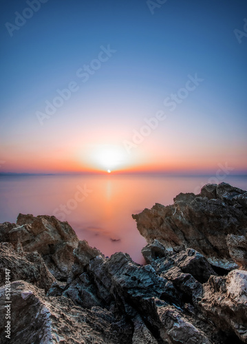 Tramonto sulle rocce