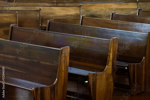 Φωτογραφία Empty side-by-side wooden pews in a church