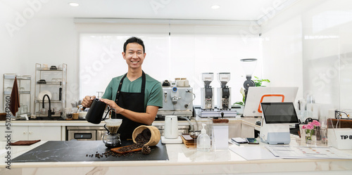 Fotografie Startup successful small business owner sme handsome asian man drip hot water in to filter paper coffee slow bar in cafe