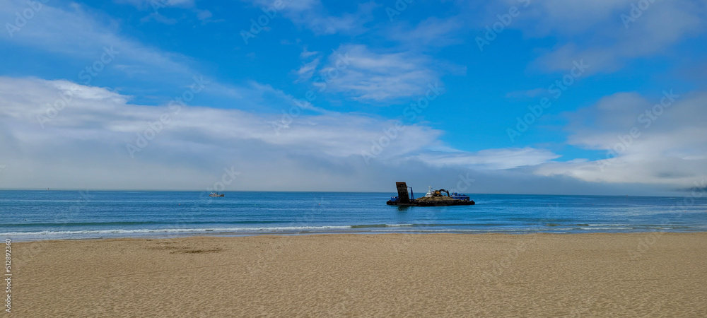 Obraz premium 바다 위 포크레인