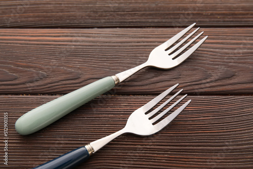 Billede på lærred Stylish stainless steel forks on dark wooden background