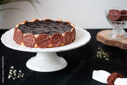 Obraz na plátně Whole dutch pie on wooden table