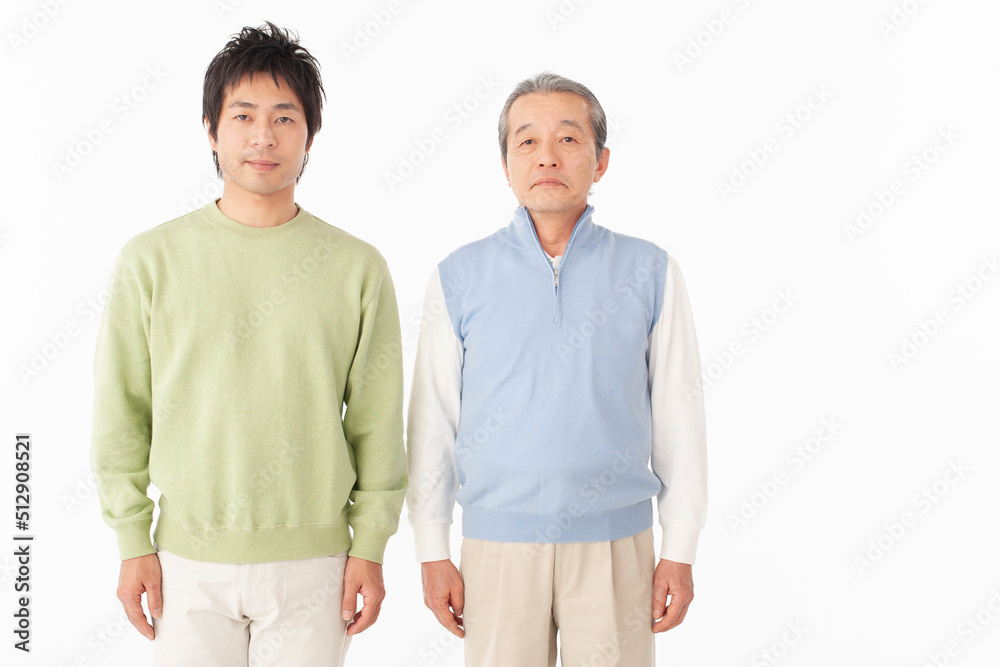 笑顔のシニア男性と息子のポートレート 笑顔のシニア男性と息子のポートレート