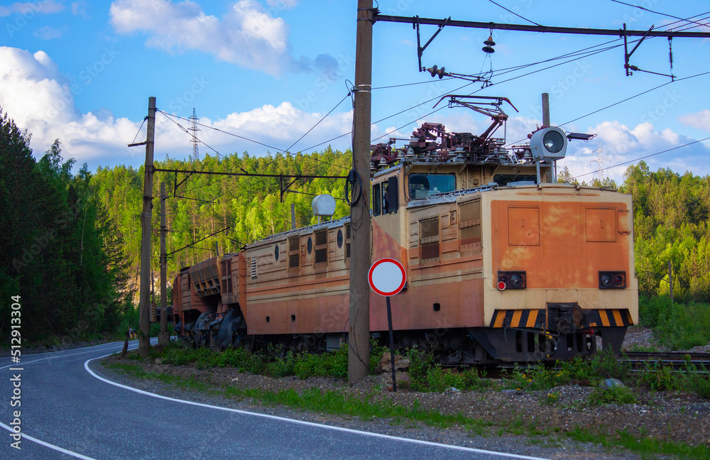 Industrial railway of the Kachkanar mining and processing plant.
Промышленная железная дорога Качканарского горно-обогатительного комбината. 