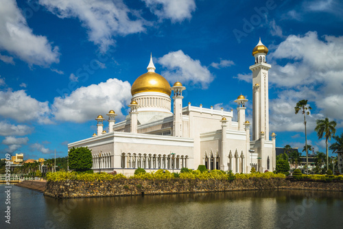 Omar Ali Saifuddien Mosque in Bandar Seri Begawan, brunei photo