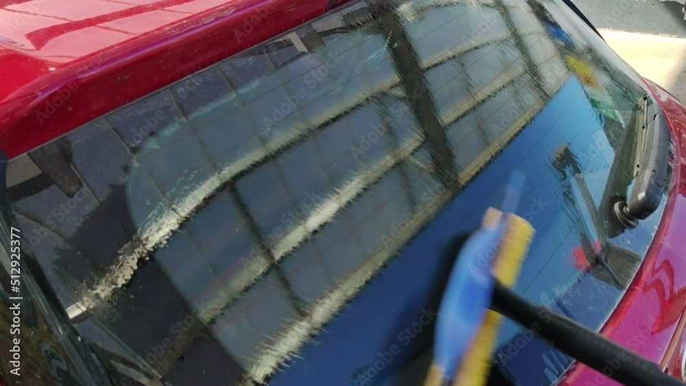 lavage de la vitre arrière d'une voiture lavage de la vitre arrière d'une voiture