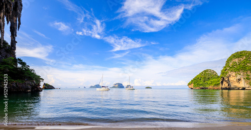 Rai Lay beach and yacht floating in sea at Krabi province, south of Thailand © SHUTTER DIN