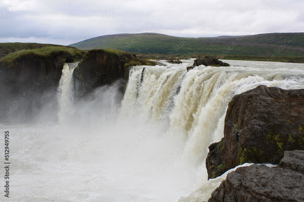 Cascada de Godafoss, al norte de Islandia, cerca de Akureyri. Cascada de Godafoss, al norte de Islandia, cerca de Akureyri.