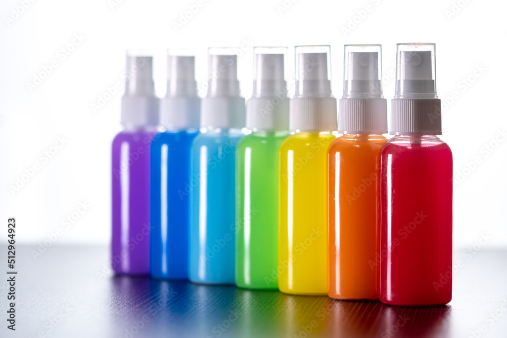 七色のボトル　虹のイメージ