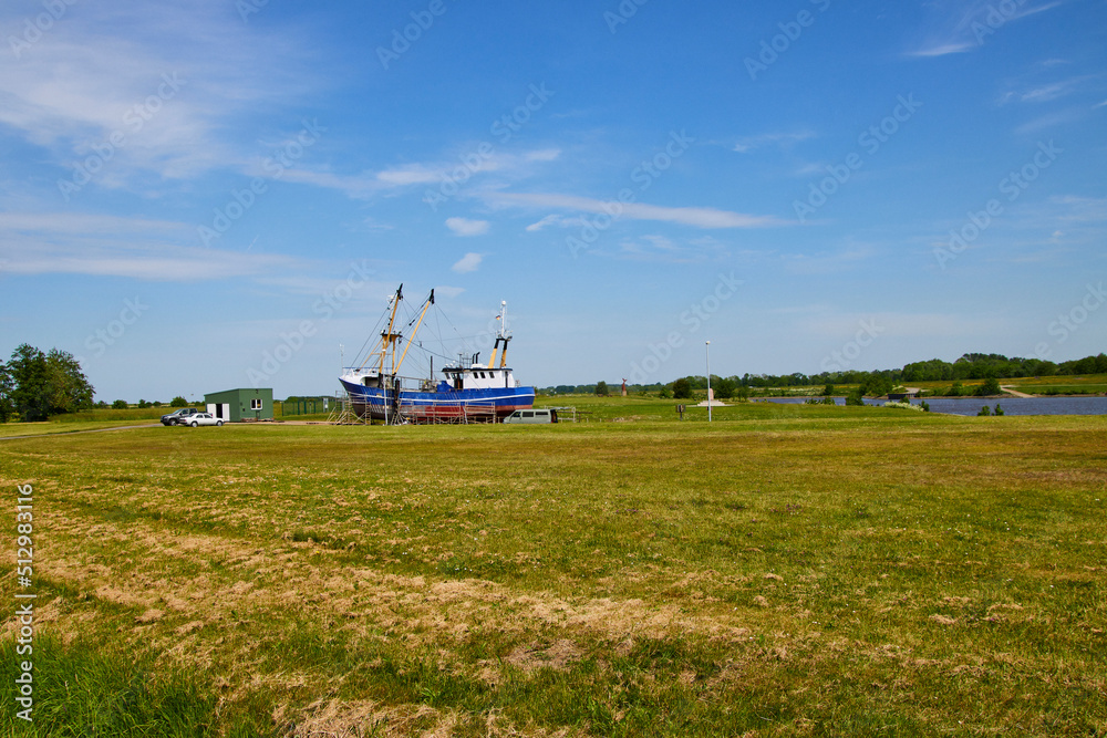 Obraz premium Nachmittags in Greetsiel bei Sonnenschein