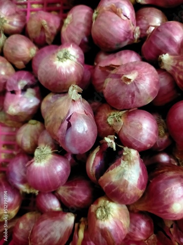 red onions at market