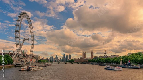 Timelapse London Eye, Big Ben and Westminster from Golden Julilee Brigde