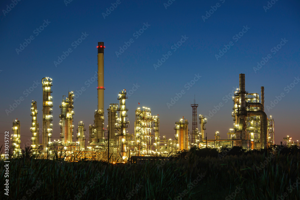 Obraz premium Oil​ refinery​ and​ plant and tower column of Petrochemistry industry in oil​ and​ gas​ ​industrial