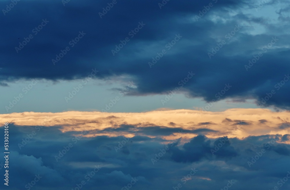 Gewitterwolken am Abendhimmel