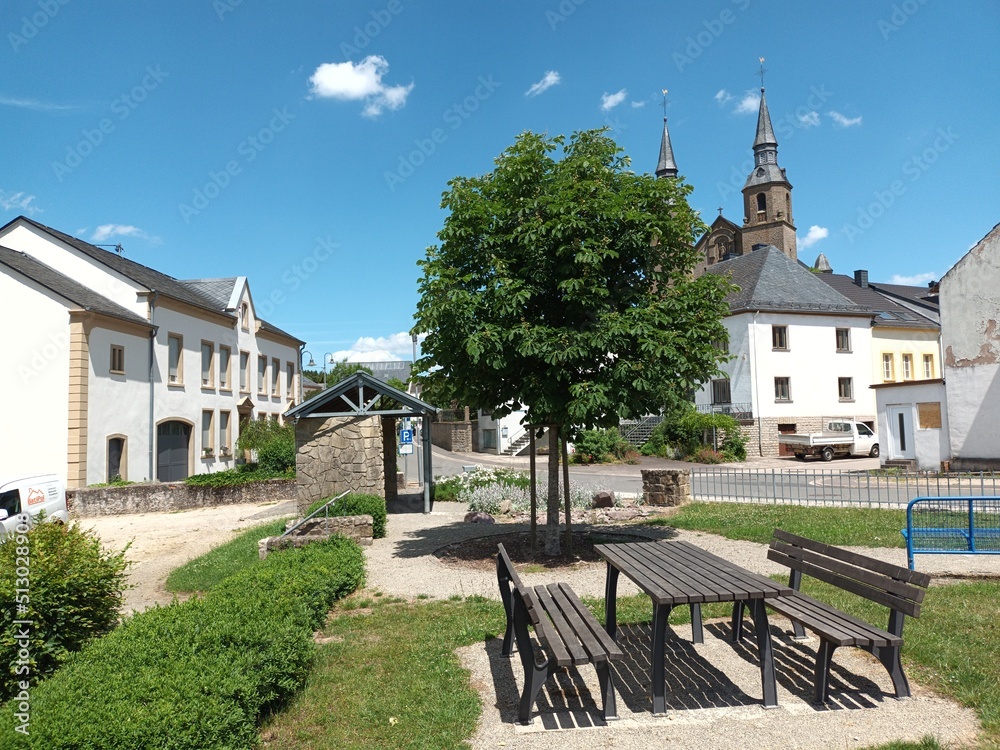 Helfant, ein Ortsteil von Palzem im Landkreis Trier-Saarburg an der Obermosel. Aussicht vom Wanderweg Moselsteig, Etappe 2 von Palzem nach Nittel.