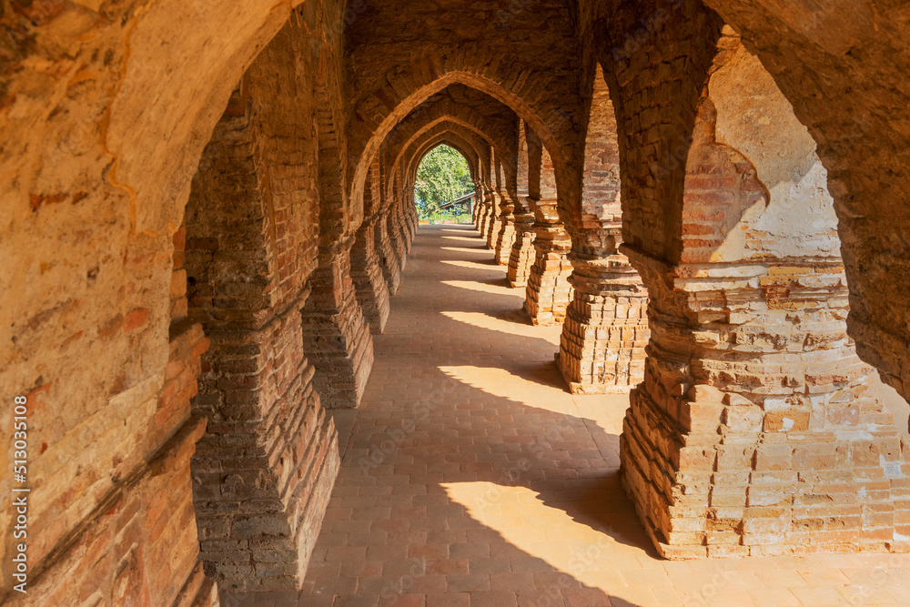Obraz premium Rasmancha, oldest brick temple of India is a famous tourist attraction in Bishnupur, West Bengal, India. Terracotta-burnt clay-structure is unique. Hindu deities were worshipped here in Ras festival.