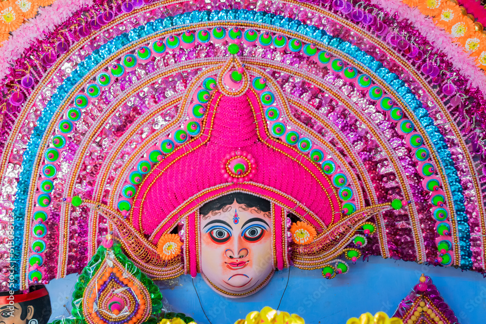 Obraz premium Purulia, West Bengal, India - August 15th 2017 : Colorful Chhau (or chhou) mask of Hindu God , handicrafts on display for sale. Chhau or Chhou is traditional tribal dance festival of India.