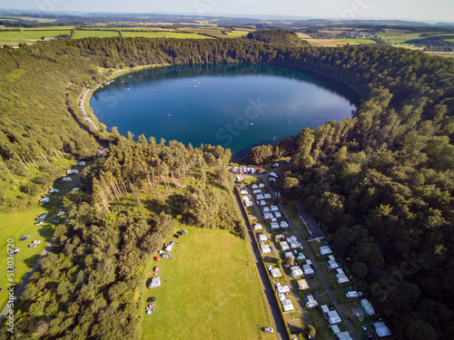 Drohnenaufnahme Pulvermaar in der Eifel