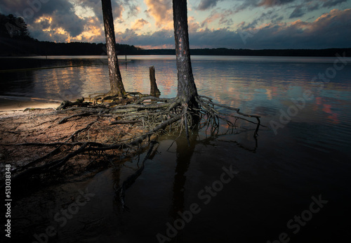 Sunset over a lake © Guy Sagi