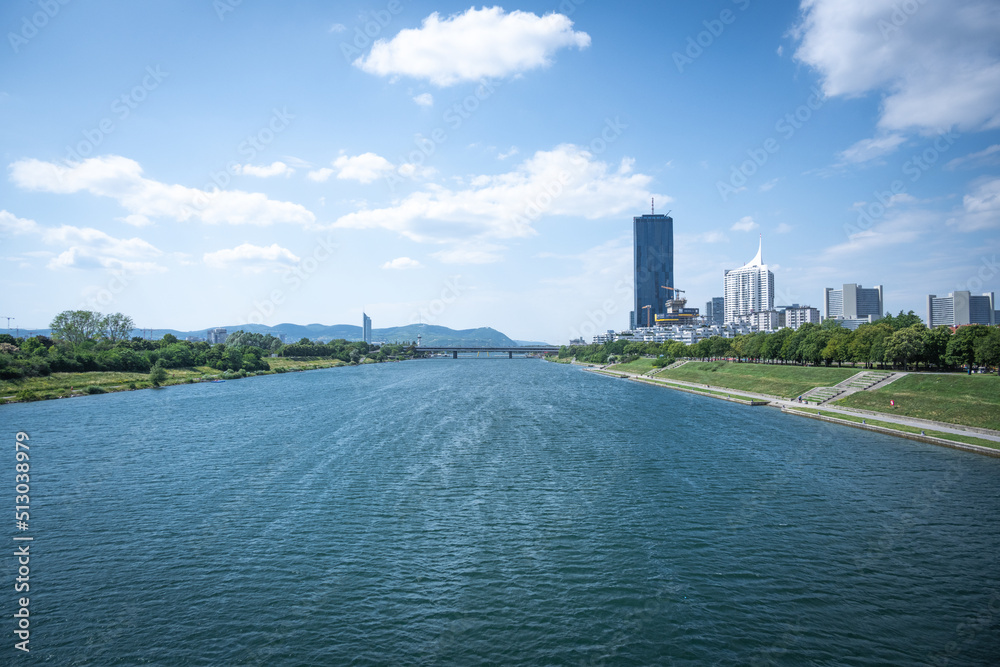 Die Donauinsel – kurz auch die „Insel“ genannt – ist eine zwischen 1972 und 1988 errichtete, 21,1 km lange und bis zu 250 m breite künstliche Insel im Stadtgebiet von Wien. Die Donauinsel – kurz auch die „Insel“ genannt – ist eine zwischen 1972 und 1988 errichtete, 21,1 km lange und bis zu 250 m breite künstliche Insel im Stadtgebiet von Wien.