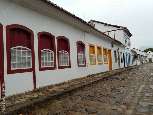 Obraz na płótnie Street of historical center in Paraty, Rio de Janeiro, Brazil. Paraty is a preserved Portuguese colonial and Brazilian Imperial municipality w salonie