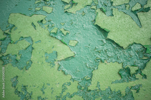 ein idealer Hintergrund, alte grüne Holzwand mit abblätternder Farbe, Querformat