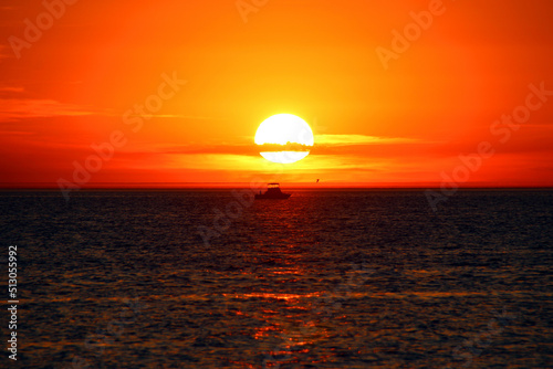 Fototapeta Naklejka Na Ścianę i Meble -  Sunset over the lake