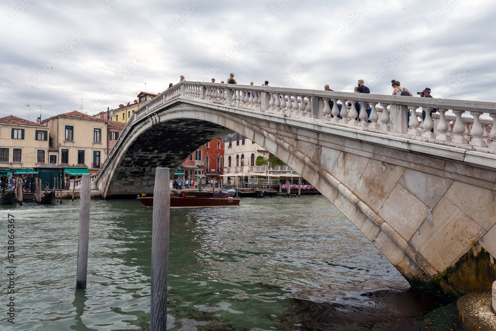 Naklejka premium The Ponte degli Scalzi Bridge and the Grand Canal in Venice on a summer morning