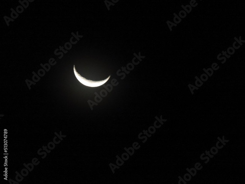 Noite de lua crescente também chamada de lua quarto crescente, recebe esse nome pois a sua posição em relação ao Sol faz com a metade da sua face iluminada seja vista da Terra. photo