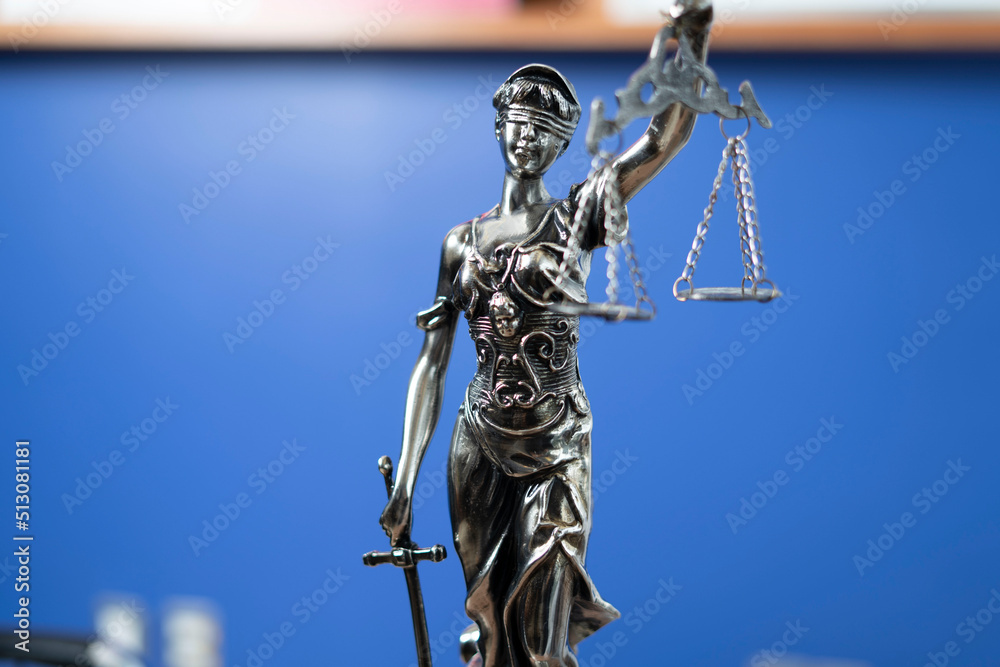 justicia en azul
