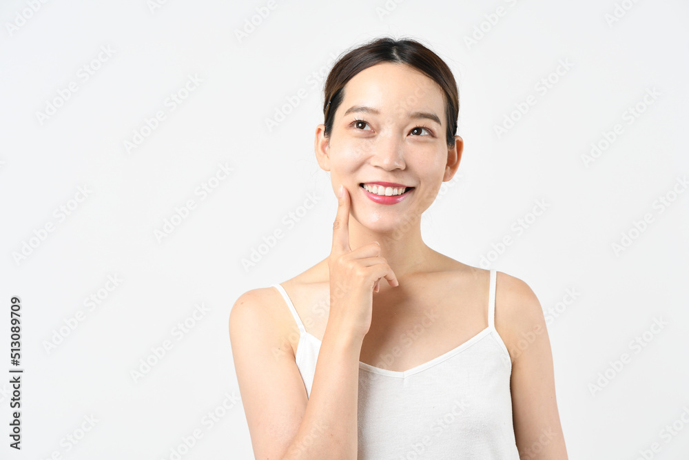 若いアジア女性のスキンケアのイメージ 若いアジア女性のスキンケアのイメージ