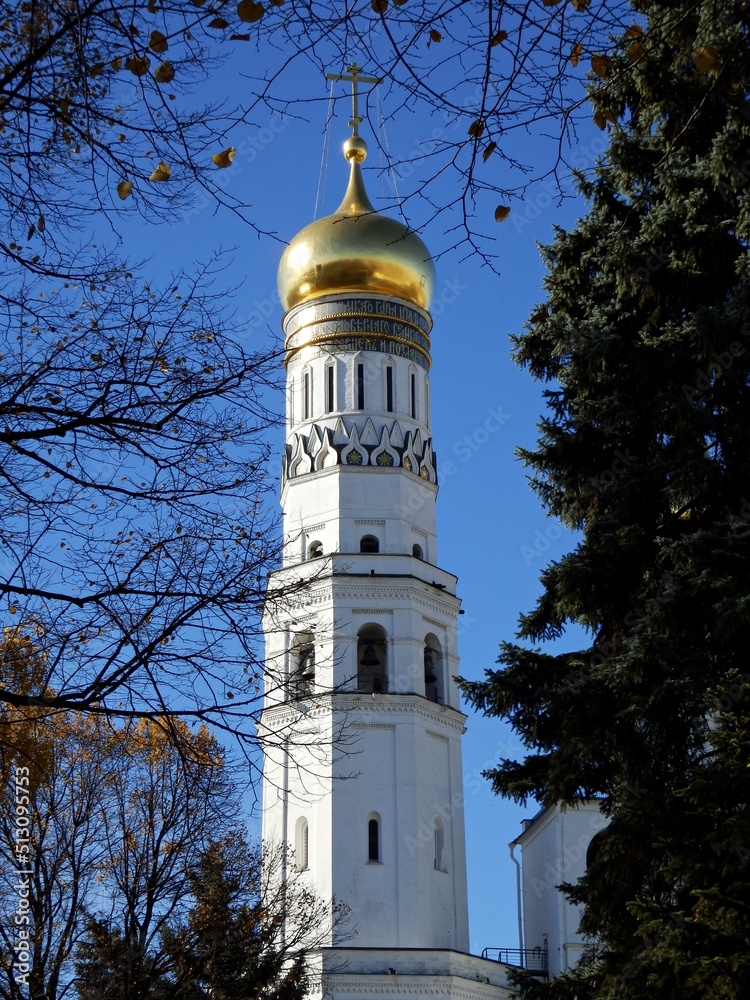 Fototapeta premium crucifix and dome of yellow gold of metal on top of the building.