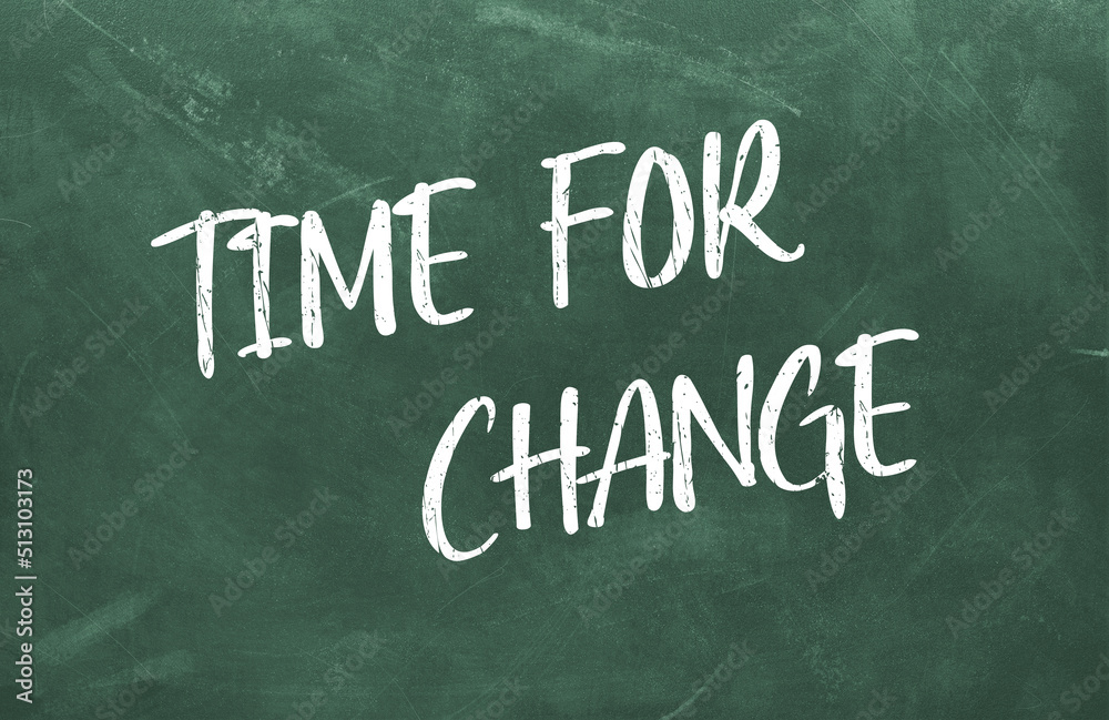 Obraz premium Time For Change written on the green chalkboard
