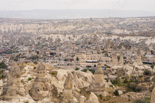 Obraz na płótnie Cappadocia Turcja miasteczko na tle formacji skalnych w salonie