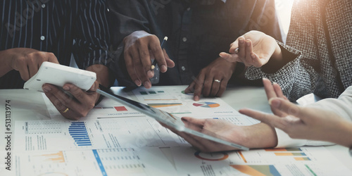 Εκτύπωση καμβά Group of business people meeting together Pointing to the graph assess business profits