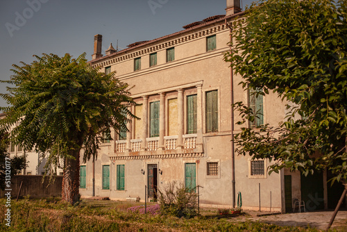 Old historical villa in Italy © Filippo Carlot