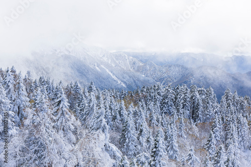 新穂高ロープウェイからの展望 　ロープウェイ　初冠雪　穂高連峰　雪山　雪景色