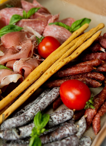Sun-dried sausages with cherry tomatoes and ham