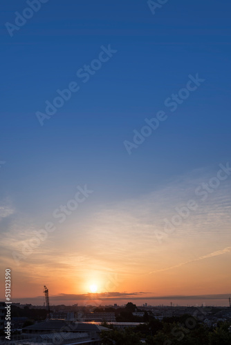 日の出　住宅地の朝　早朝　朝焼け　朝日　太陽