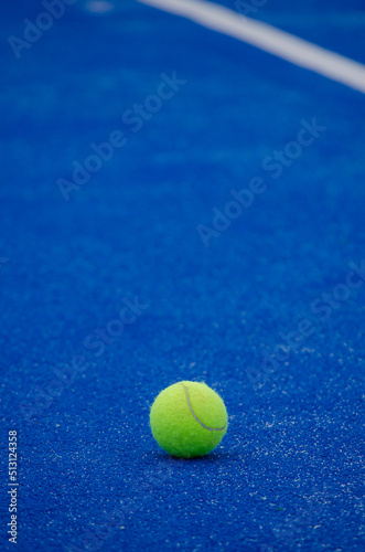 a paddle tennis ball on a blue artificial grass court © Vic