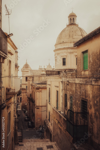 Mittelalterliche Stadt von Noto mit vielen berühmten Gebäuden aus dem Barock Renaissance auf Sizilien in Italien in Südeuropa, Reiseziel für Tourismus