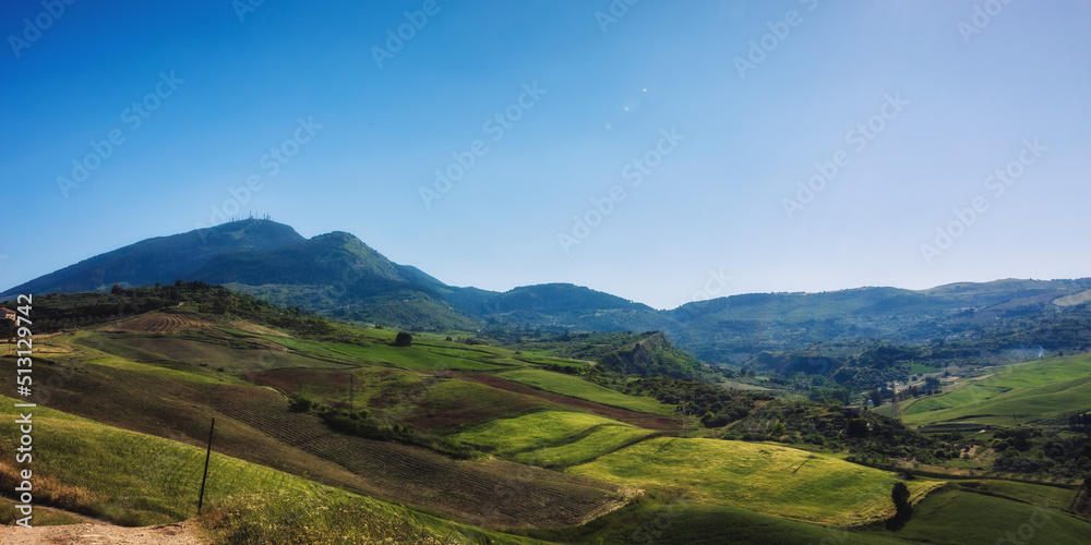 Naklejka premium sicilian spring countryside hill landscape
