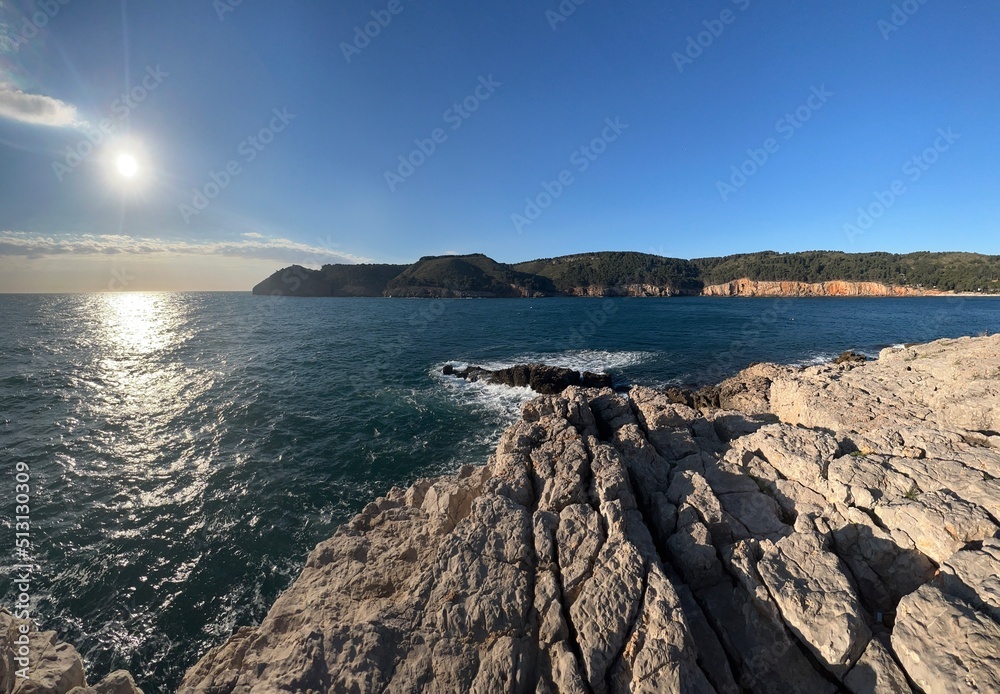 Cala Montgó. Rocas y mar en la Costa Brava.