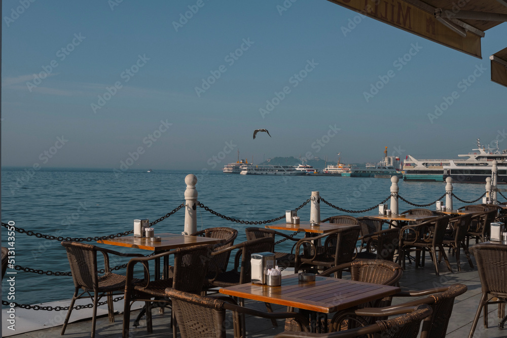 Fototapeta premium restaurant on the bosphorus