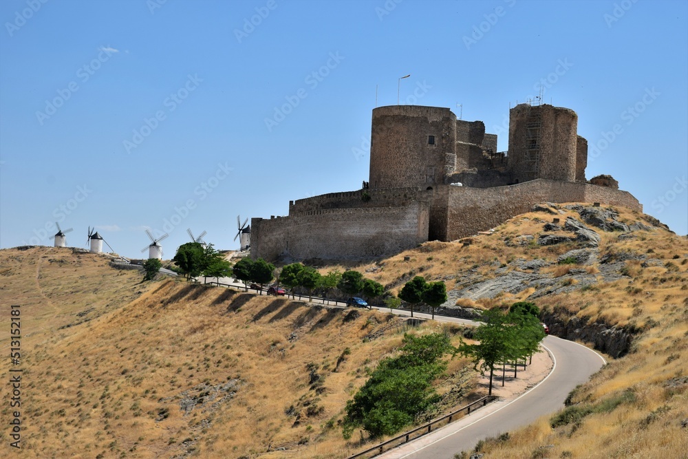 castillo y antiguos molinos de viento de Consuegra