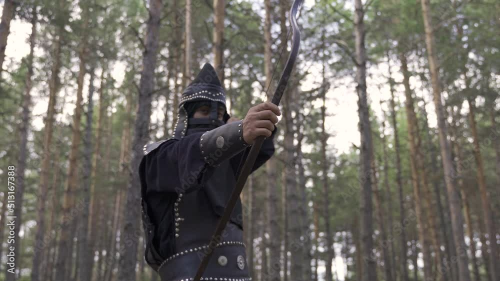 Vidéo Stock Use of bows and arrows in Ancient World History. Pioneer unit, historical periods